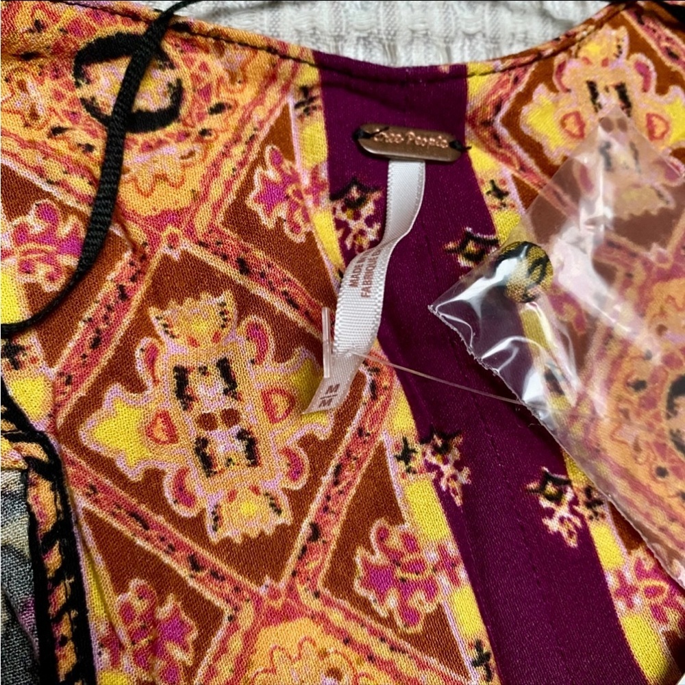 Free People Catch Me If You Can Top M Dark Combo Tie Sleeve NWT - Picture 14 of 15